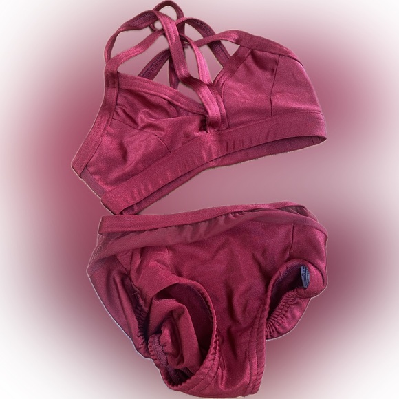 Details Dancewear Set
maroon crisscross front and back top with matching briefs - Picture 1 of 2